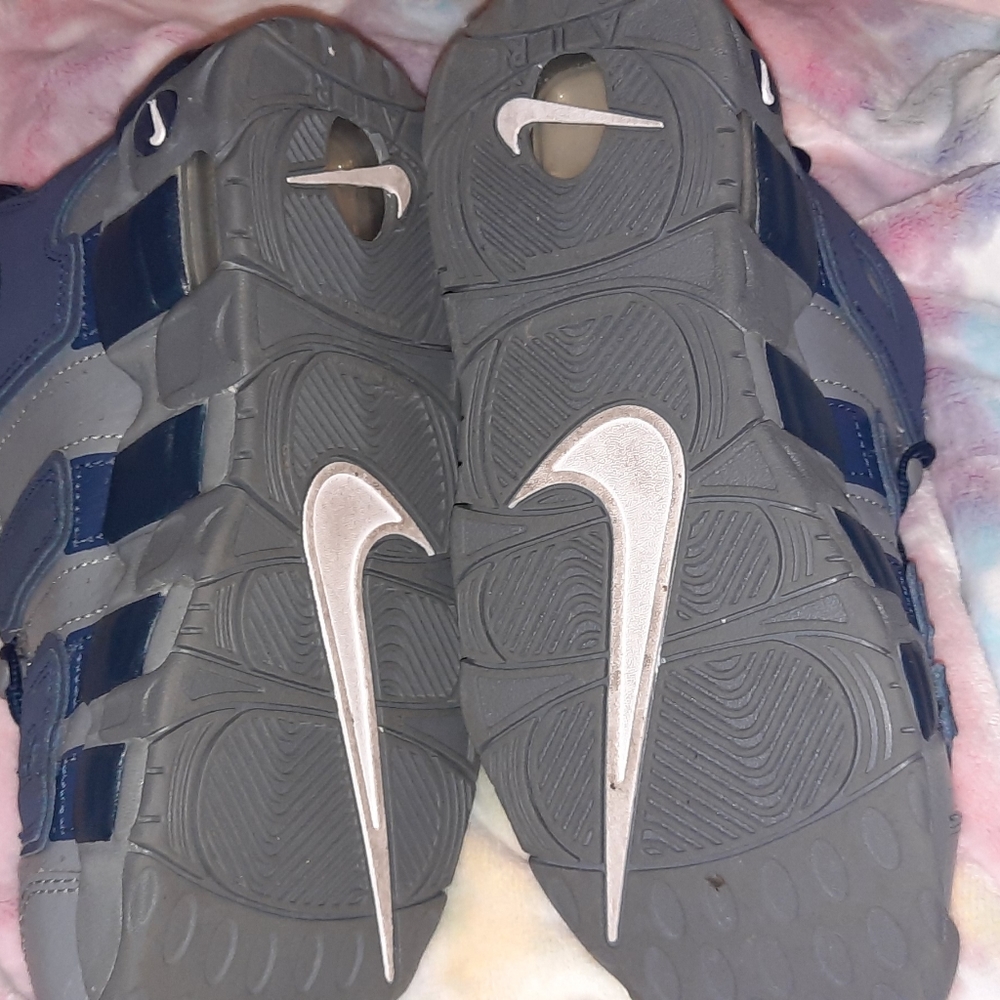 Shoes - Picture 6 of 8